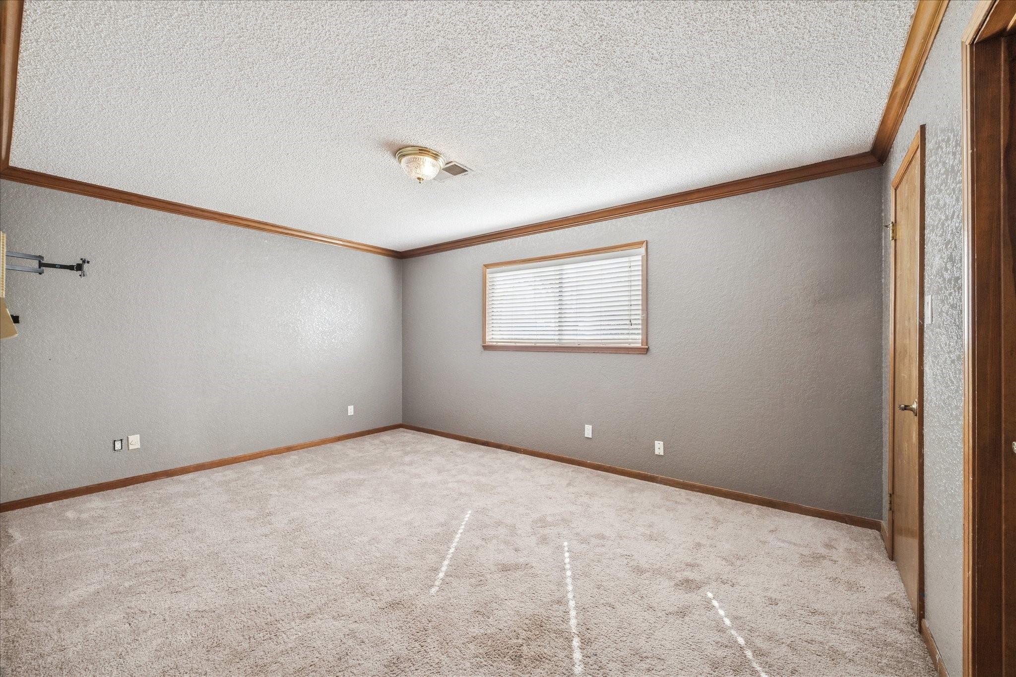 2704 Pine Needle Lane