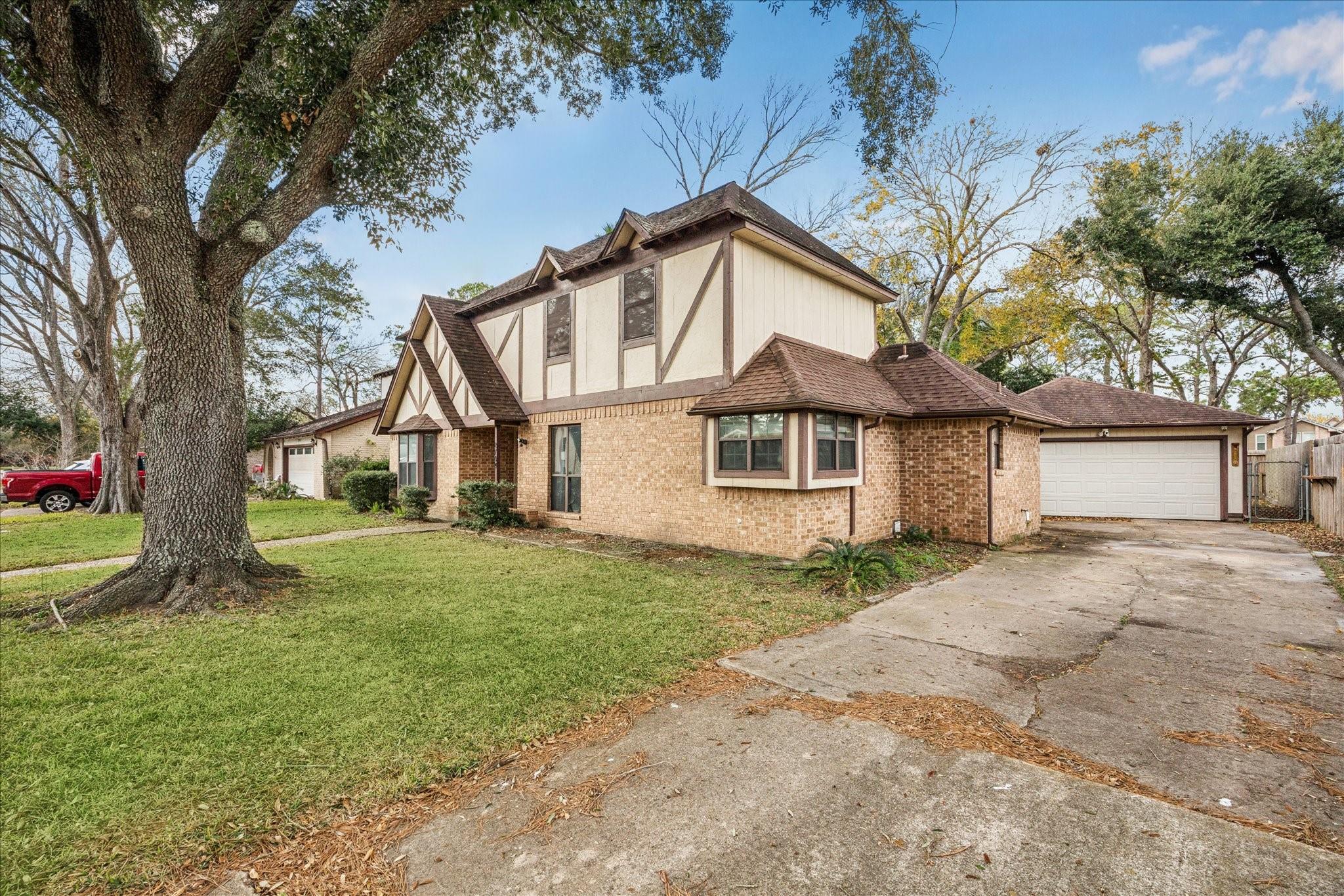 2704 Pine Needle Lane