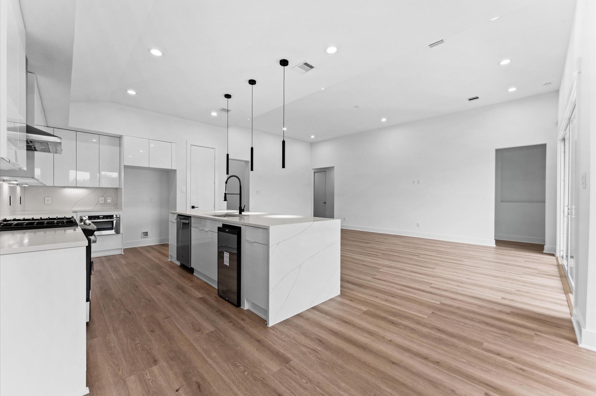 2711 Garden Hill Street