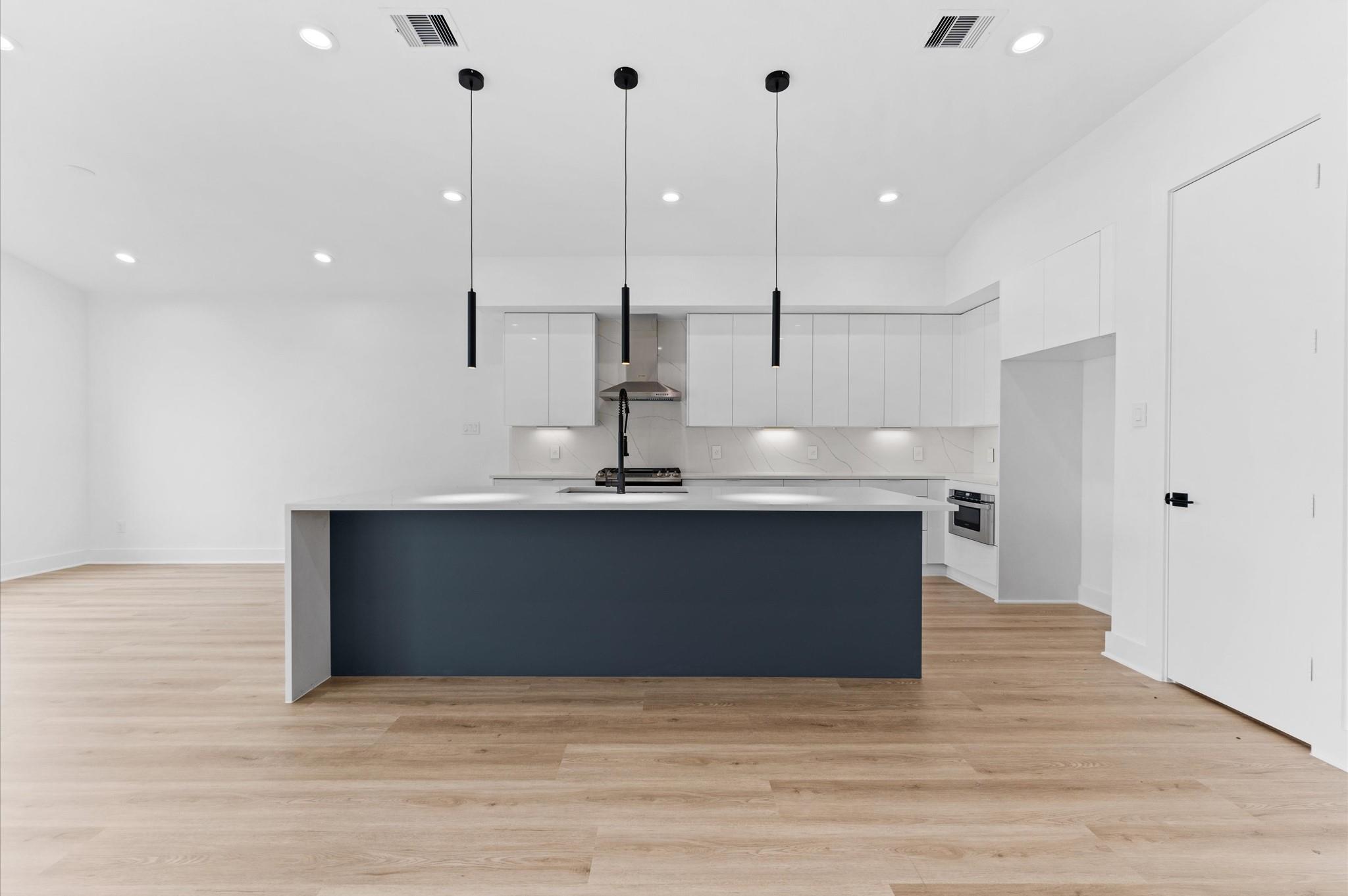 2711 Garden Hill Street