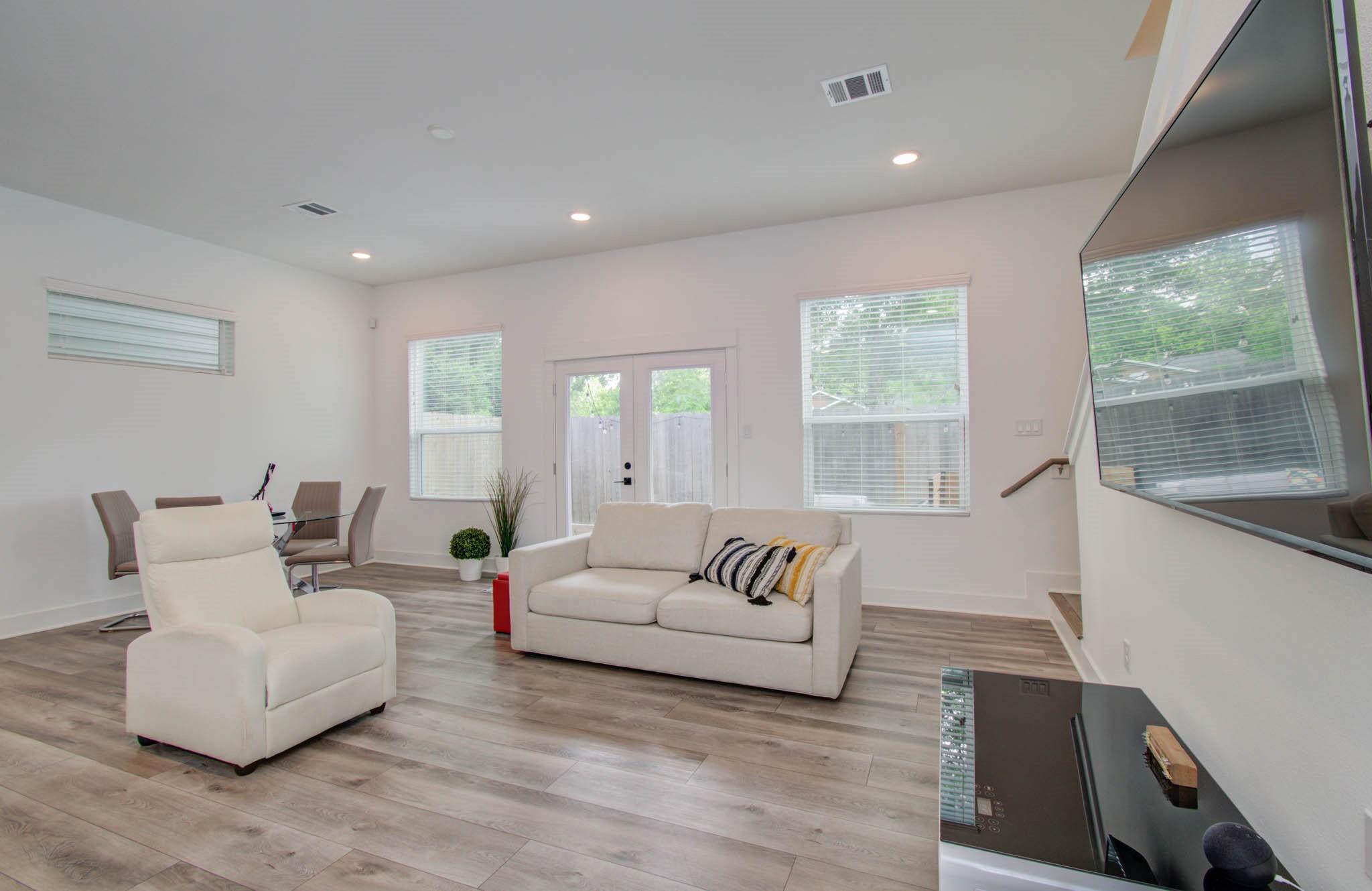 970 Highland Sound Lane