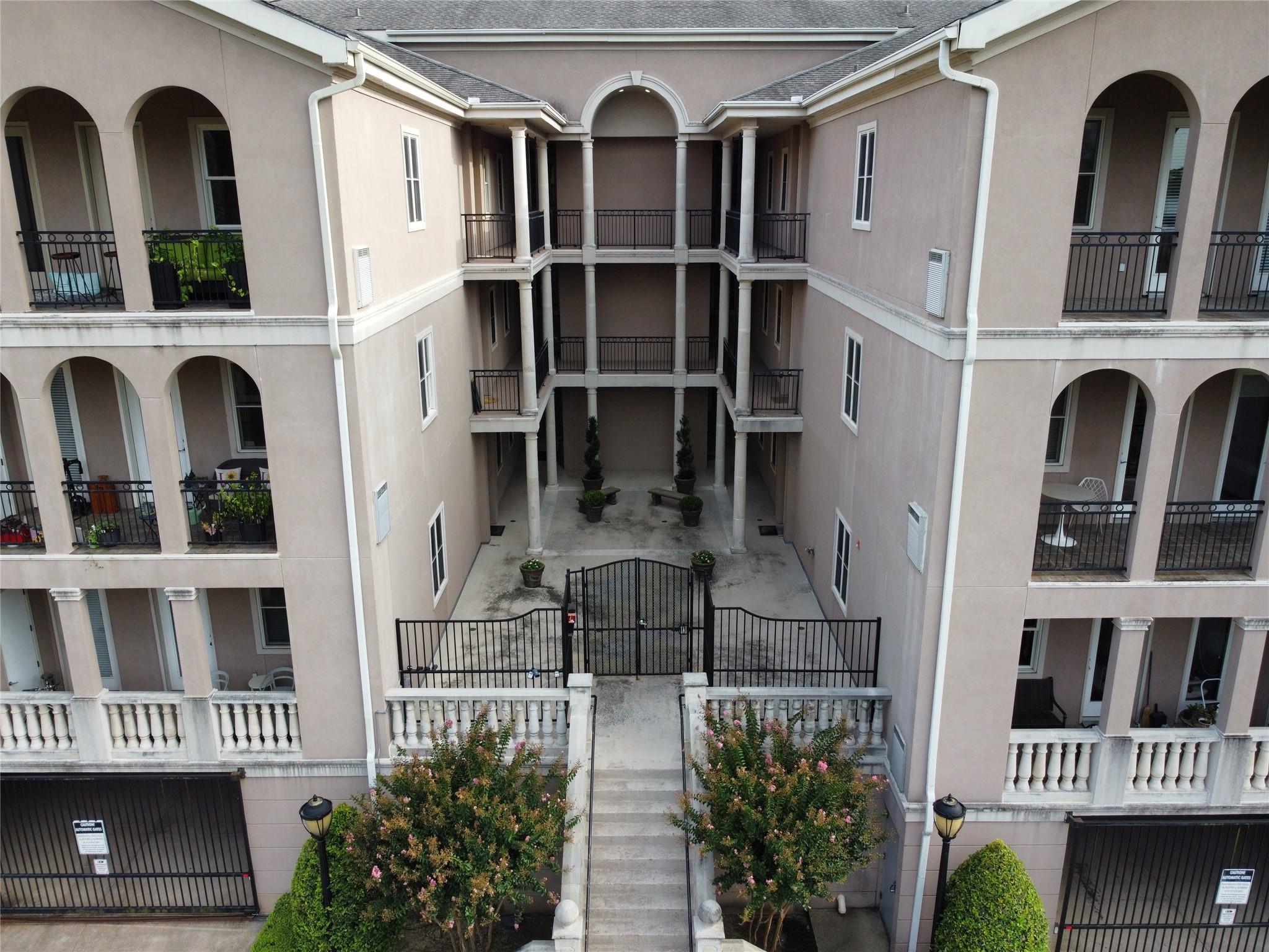 58 Briar Hollow Lane