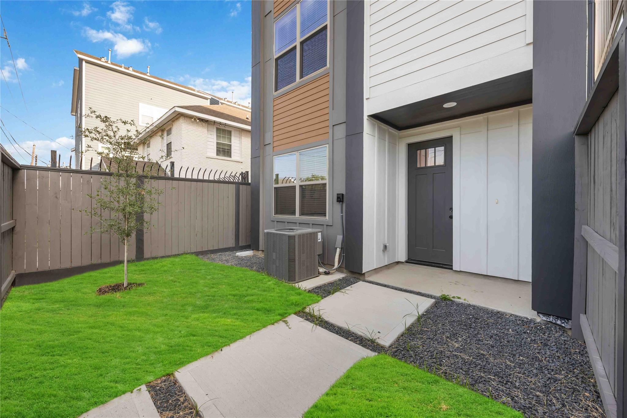 2530 Live Oak Street