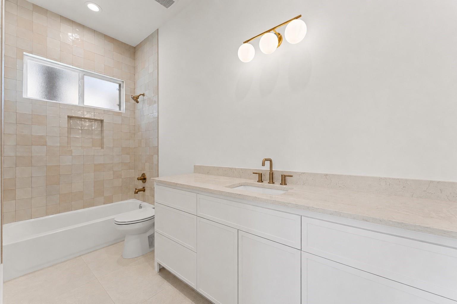 609 E 25th Street