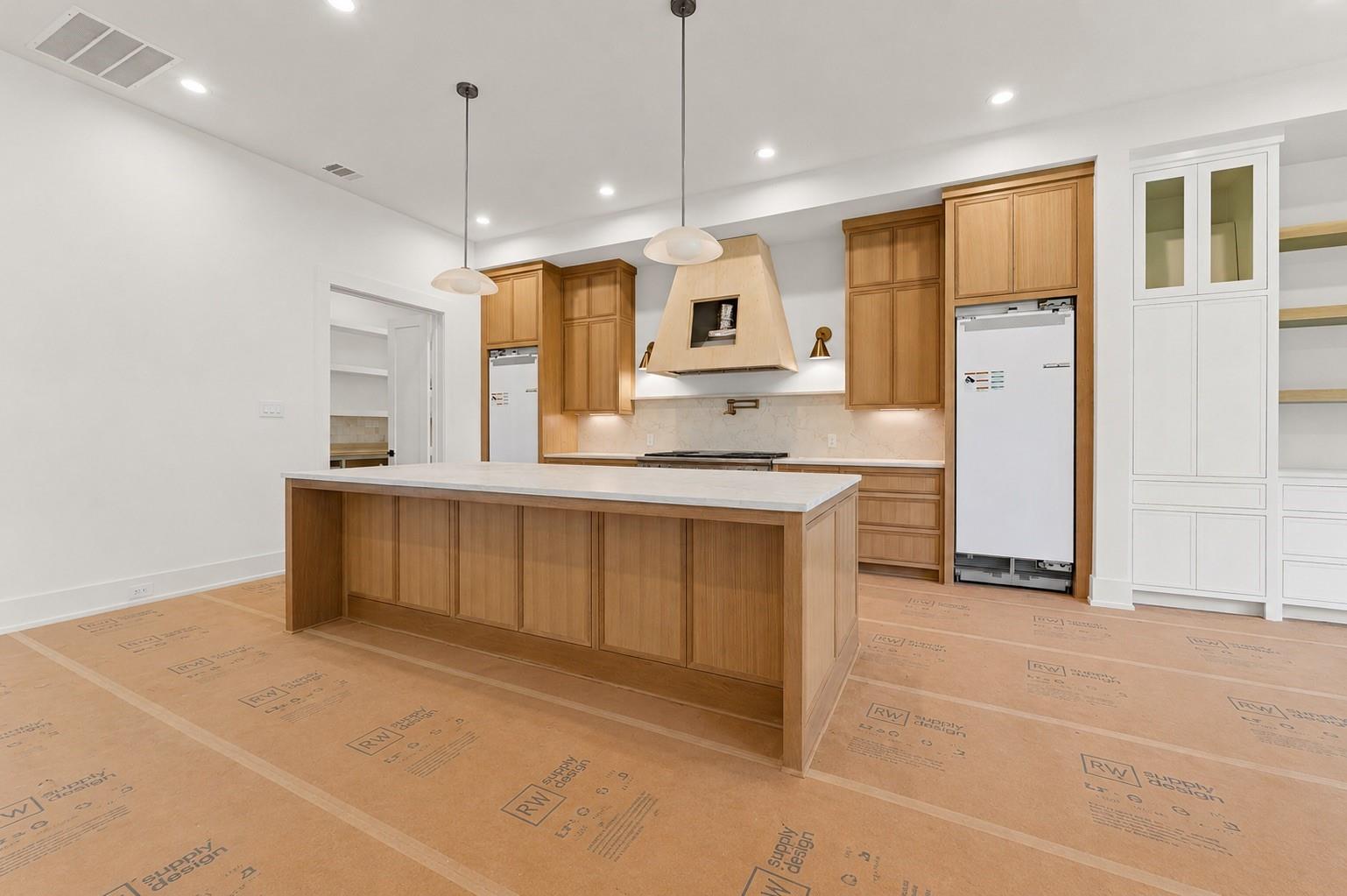 609 E 25th Street