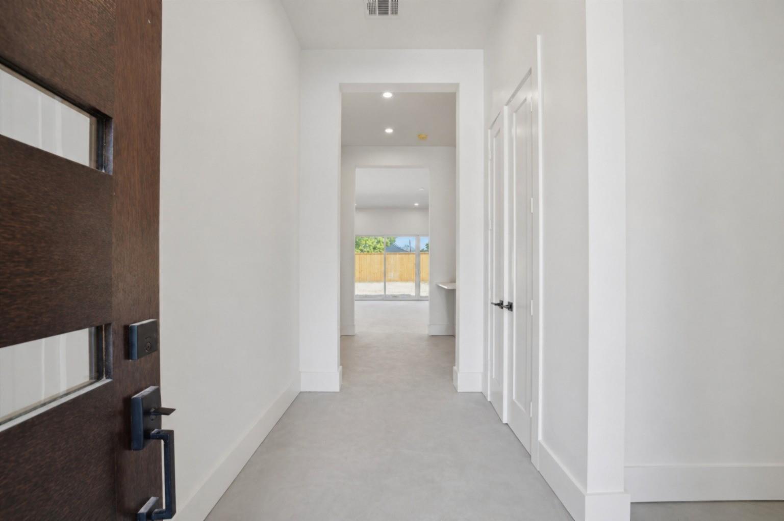 609 E 25th Street
