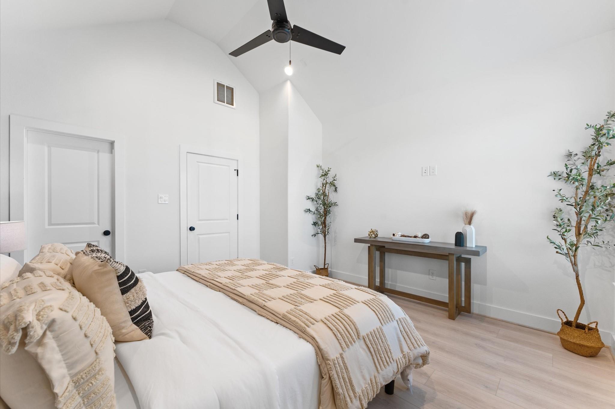 812 Curtin Street Unit: E