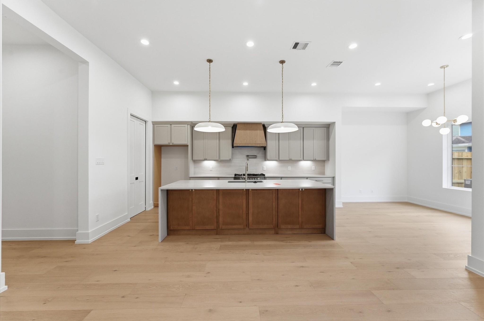 815B Lawrence Street