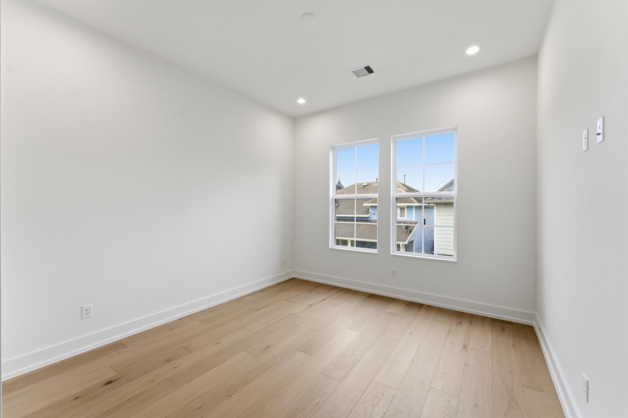 815B Lawrence Street