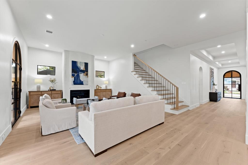 203 E 24th Street