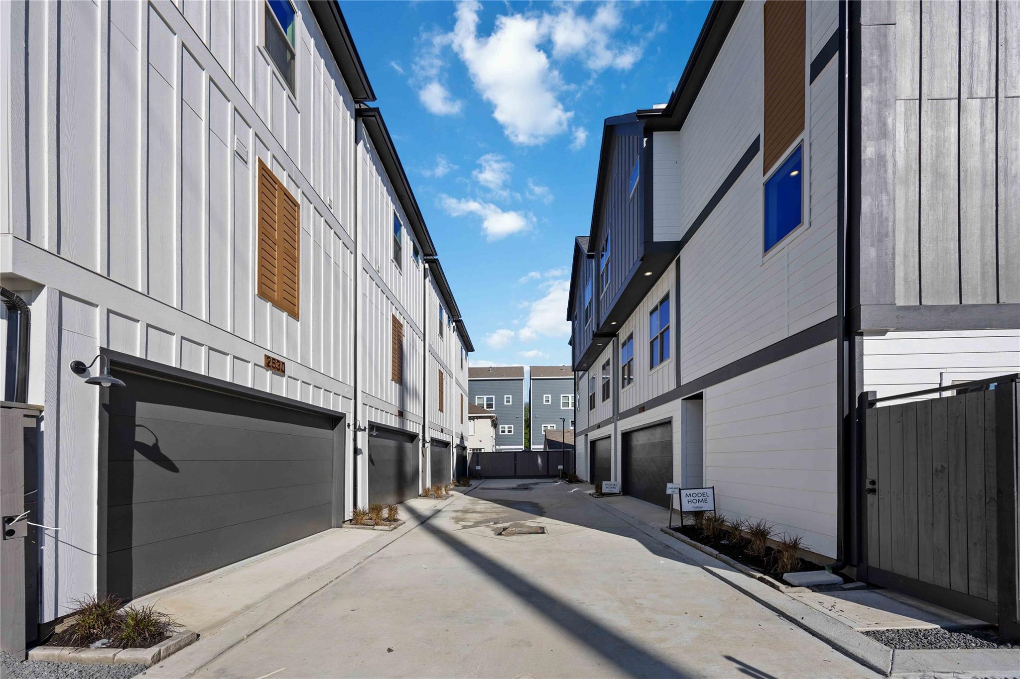 2530 Live Oak Street