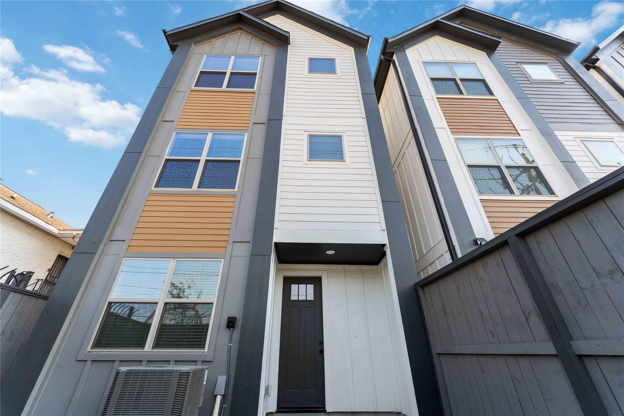 2530 Live Oak Street