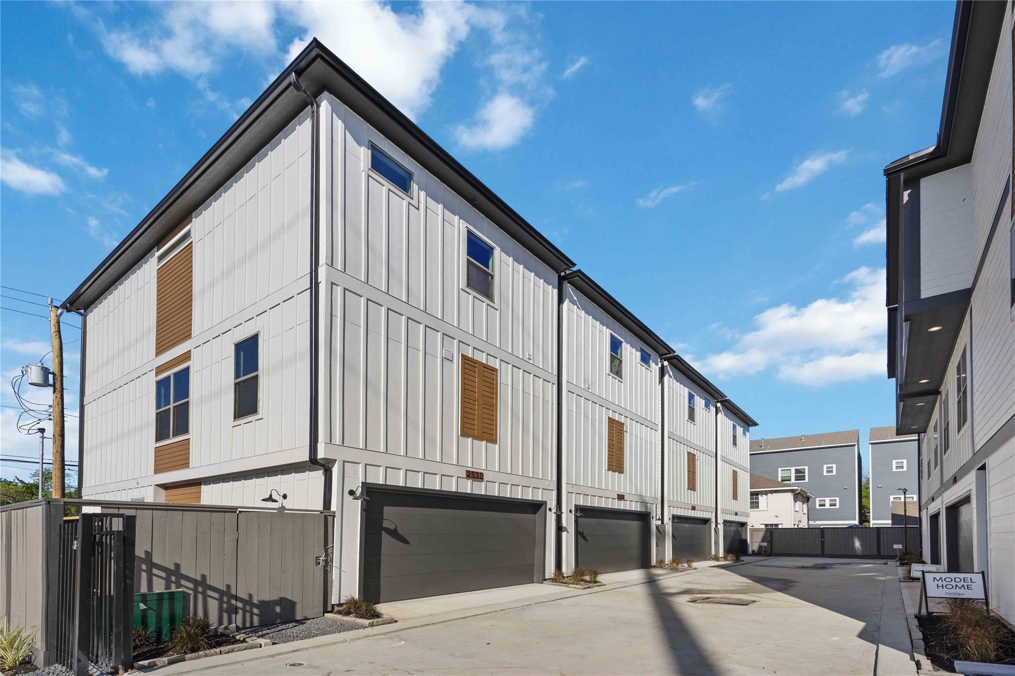 2530 Live Oak Street