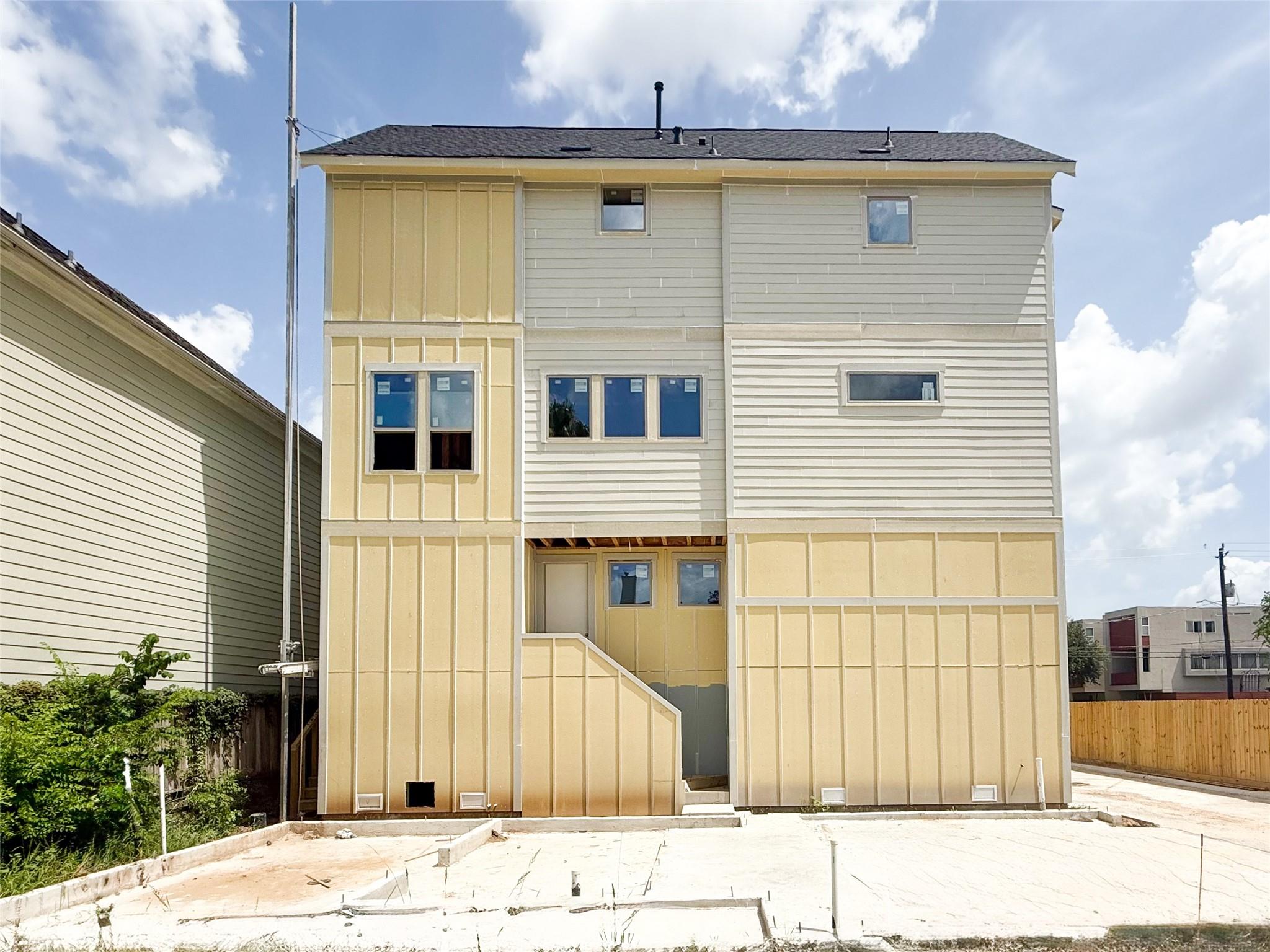 1122 W 17th Street Unit: E