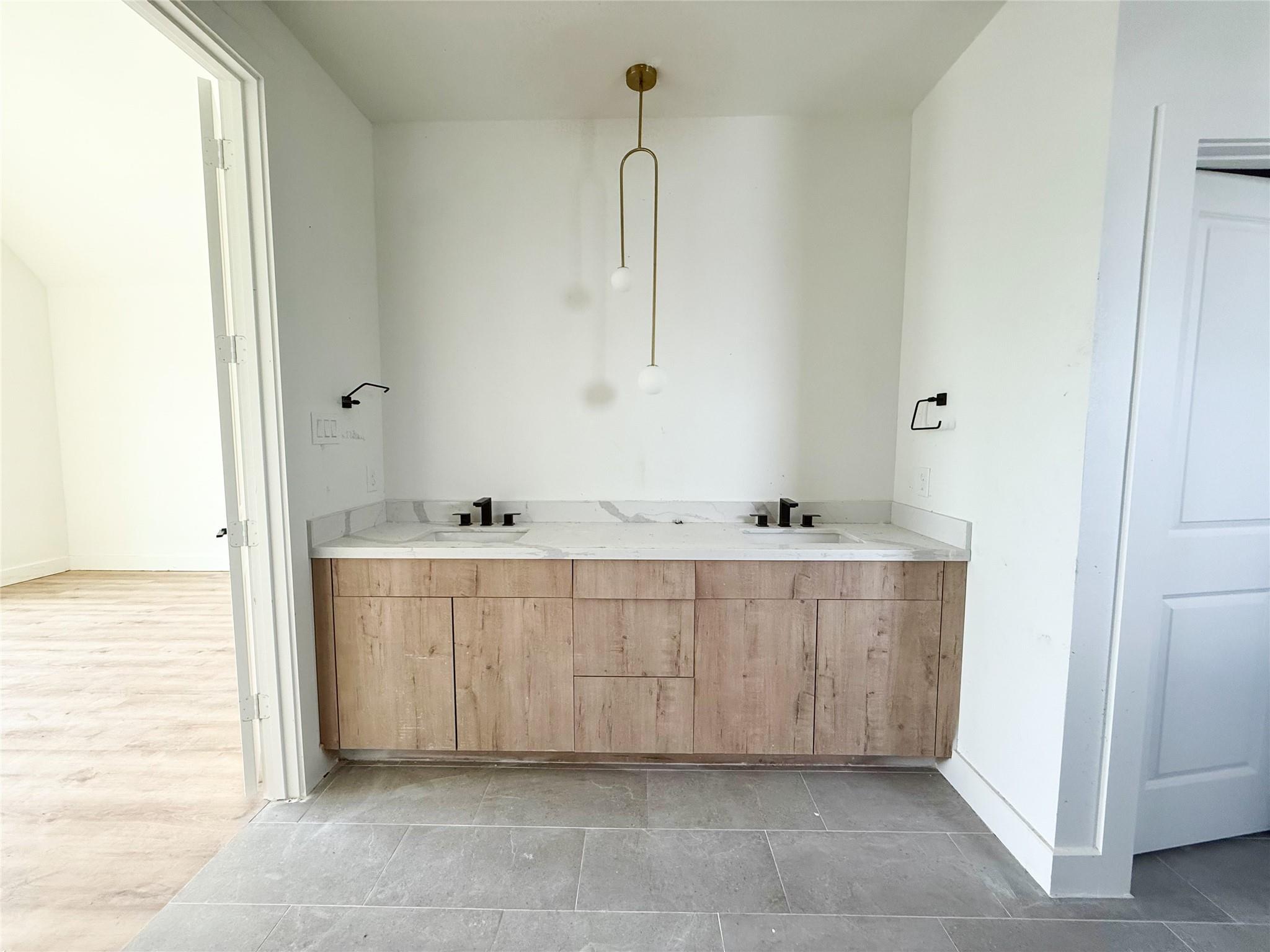1122 W 17th Street Unit: E