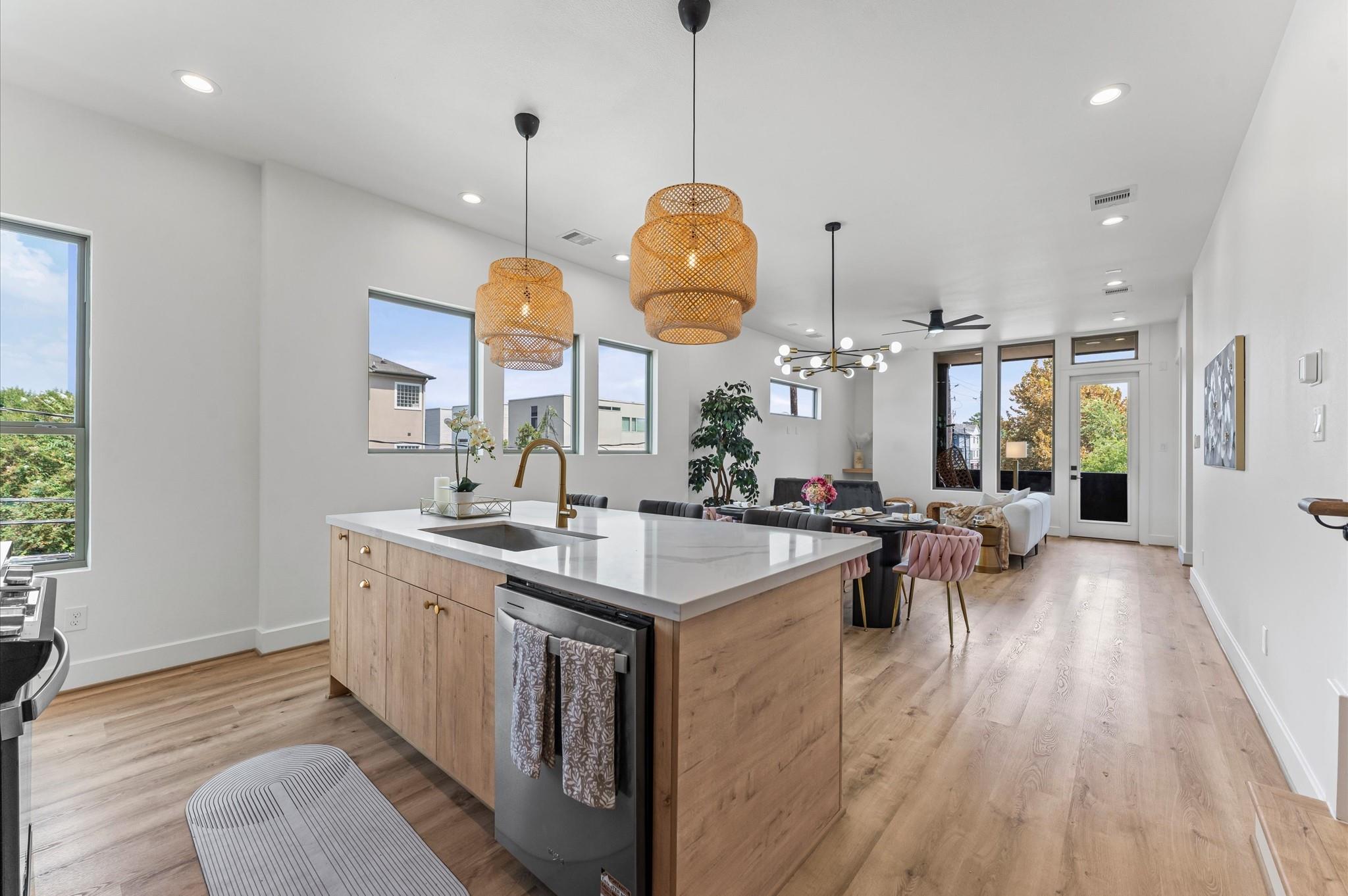 1122 W 17th Street Unit: E