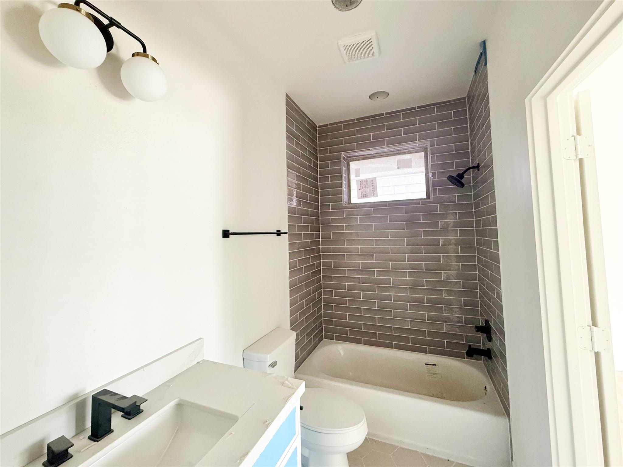 1122 W 17th Street Unit: E