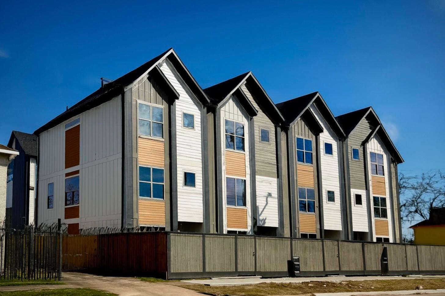 2528 Live Oak Street