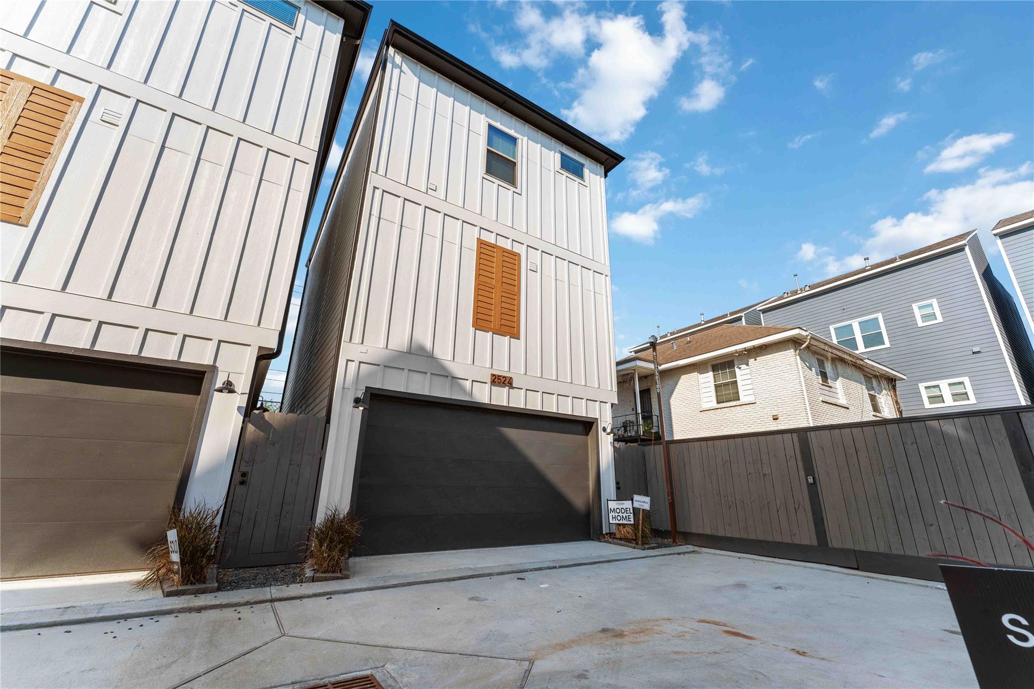 2528 Live Oak Street