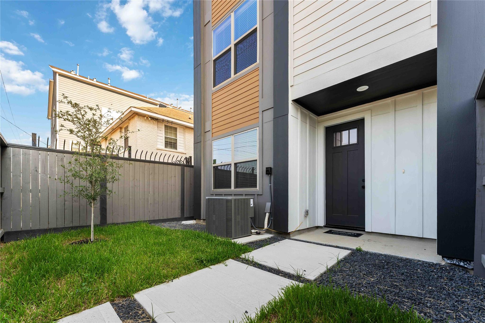 2528 Live Oak Street