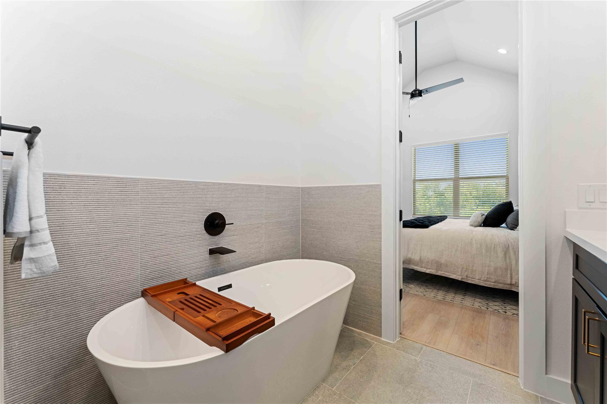 2528 Live Oak Street