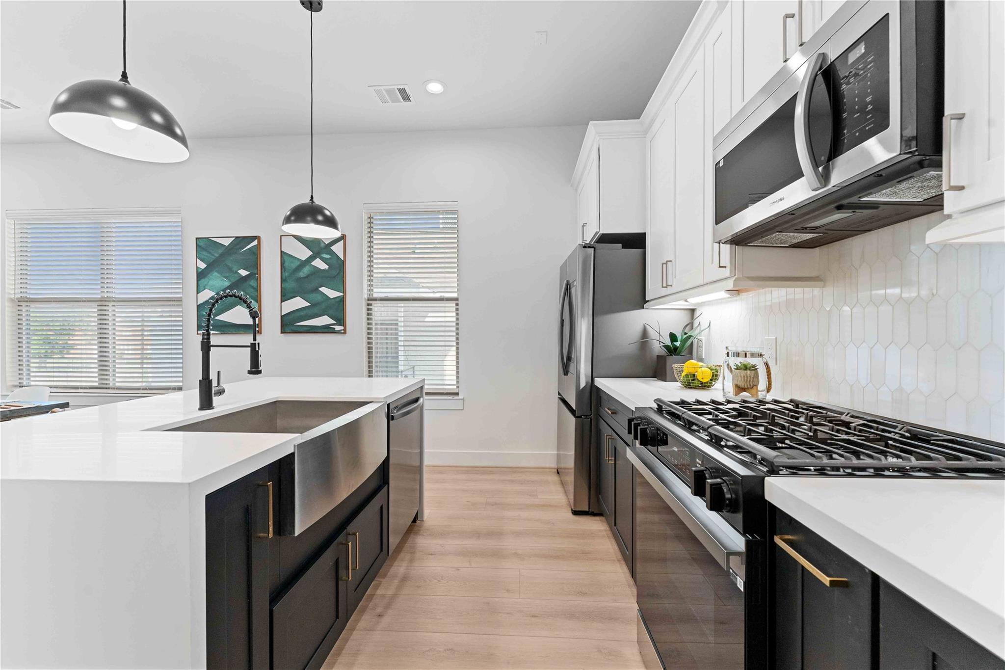 2528 Live Oak Street