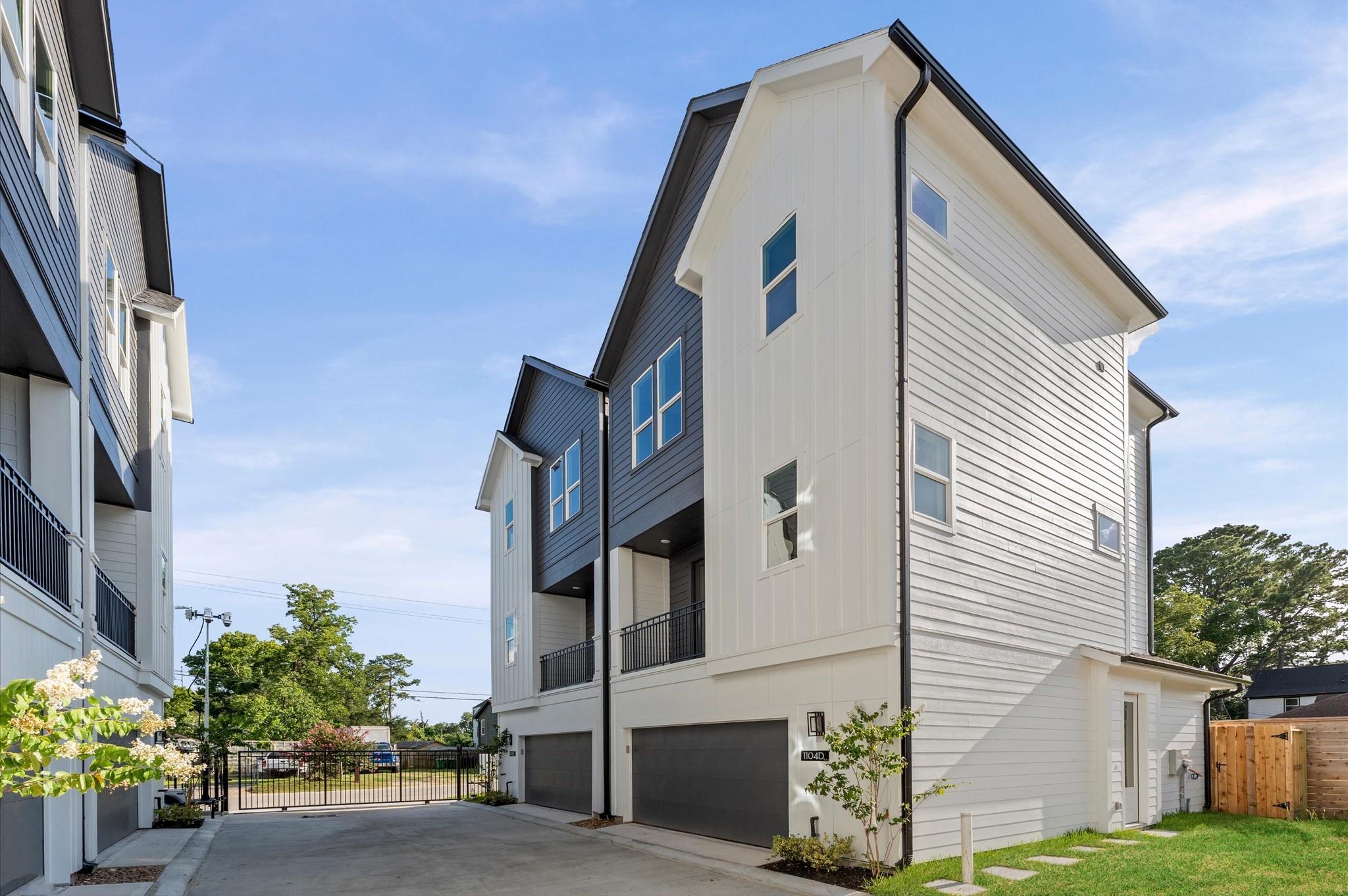 1102 Mansfield Street # B