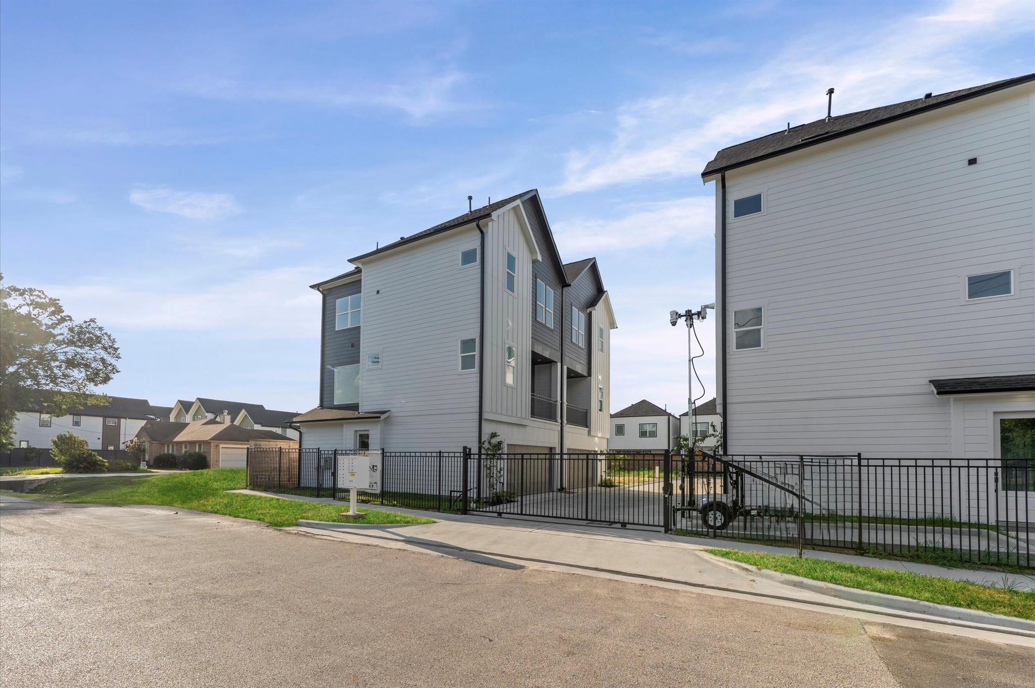 1102 Mansfield Street # B