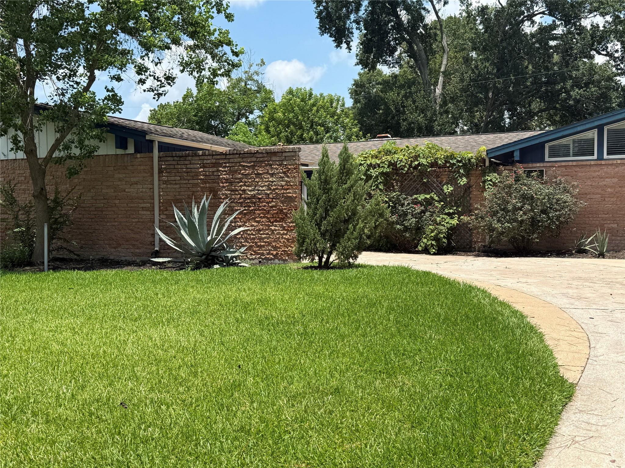 11306 Oak Spring Drive