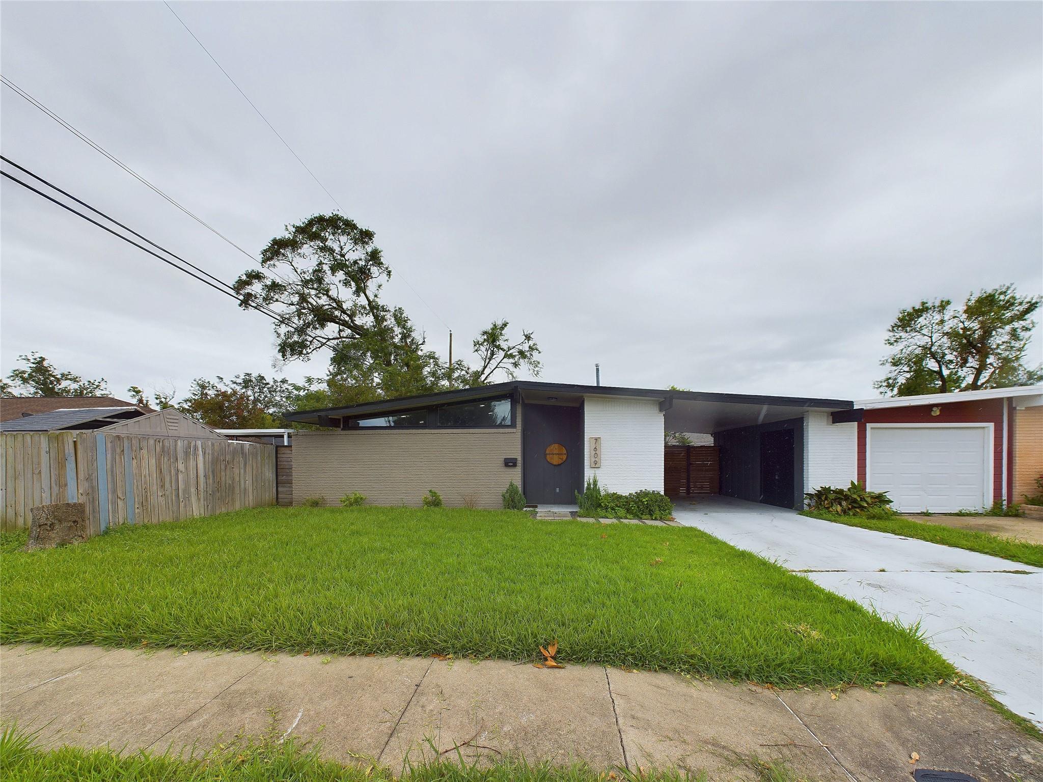 7609 Amelia Road