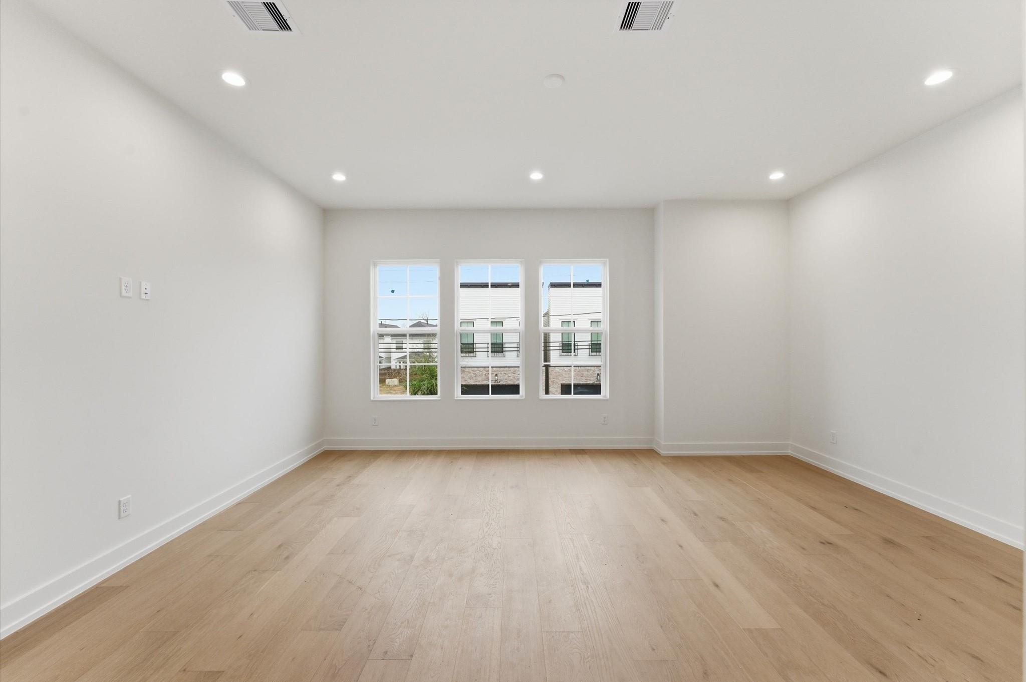 815A Lawrence Street