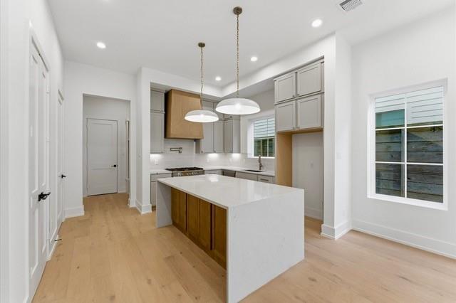 815A Lawrence Street