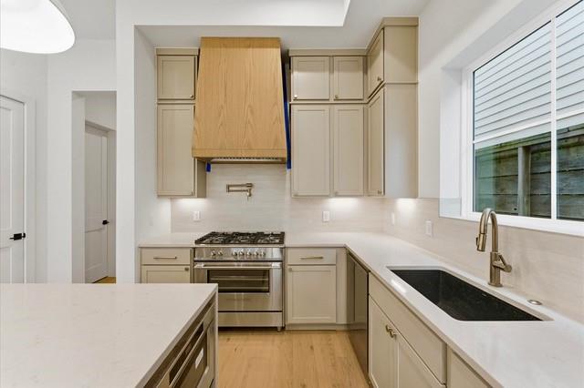 815A Lawrence Street