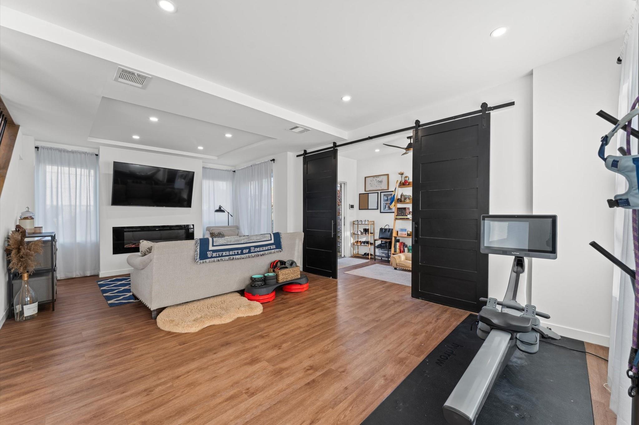 2619 Rosewood Street