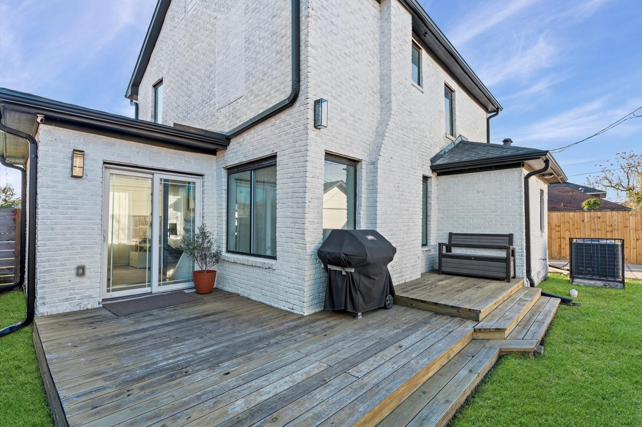 2619 Rosewood Street