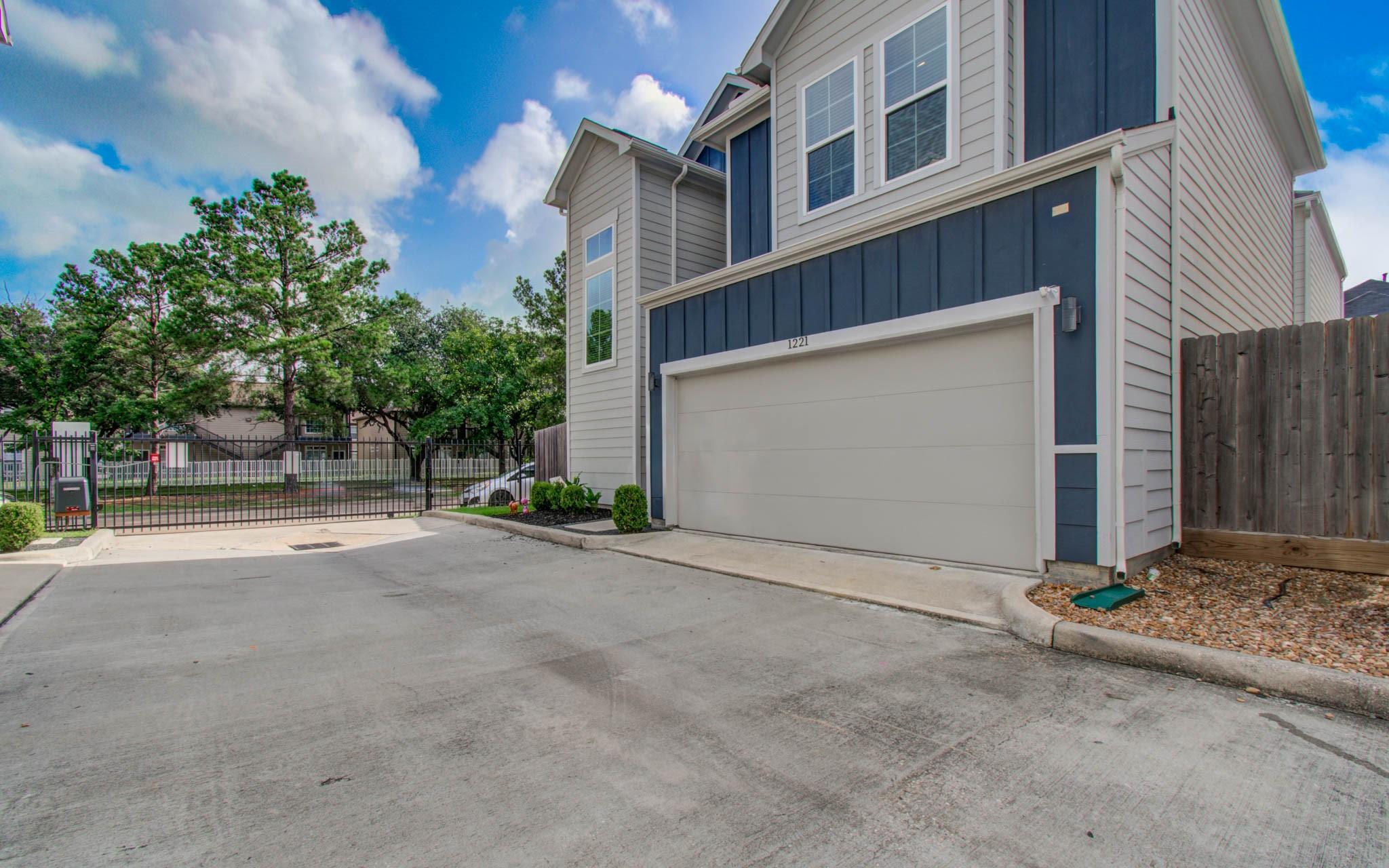 1221 W Tidwell Road