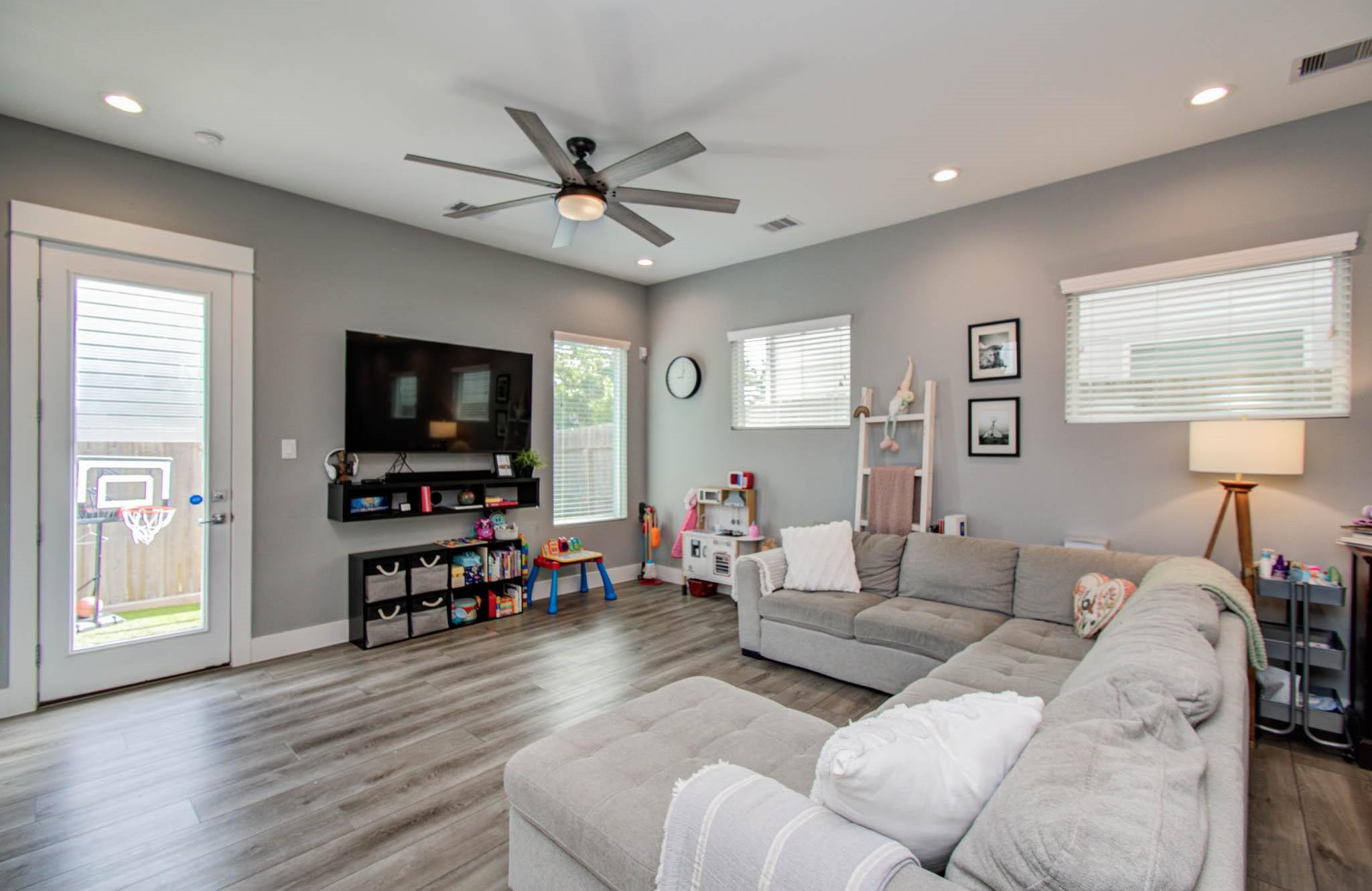 1221 W Tidwell Road