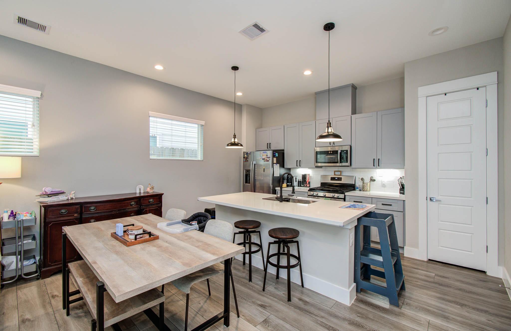 1221 W Tidwell Road