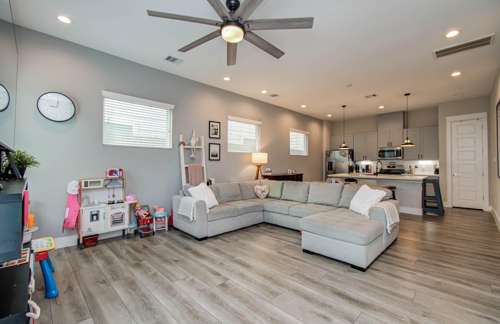1221 W Tidwell Road