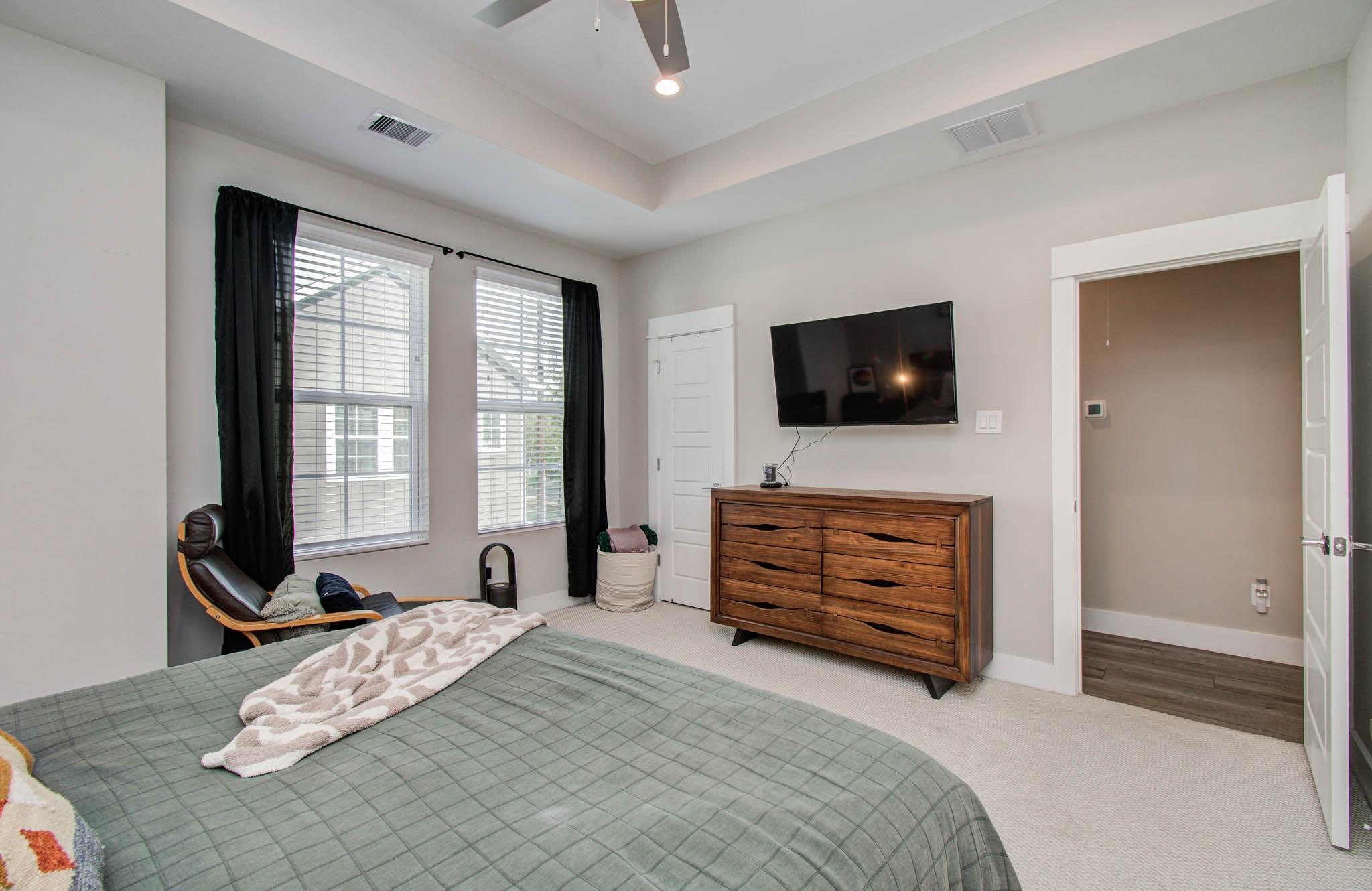 1221 W Tidwell Road