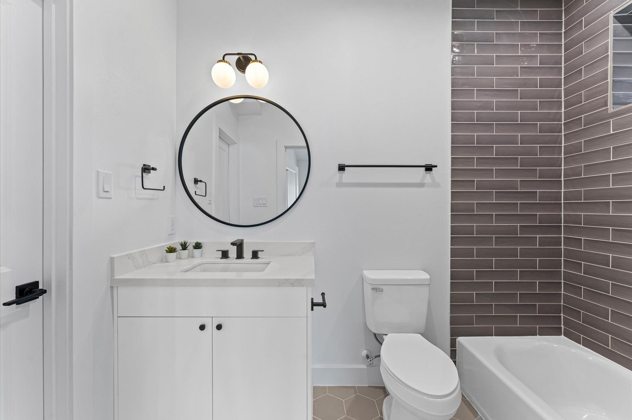 1122 W 17th Street Unit: E