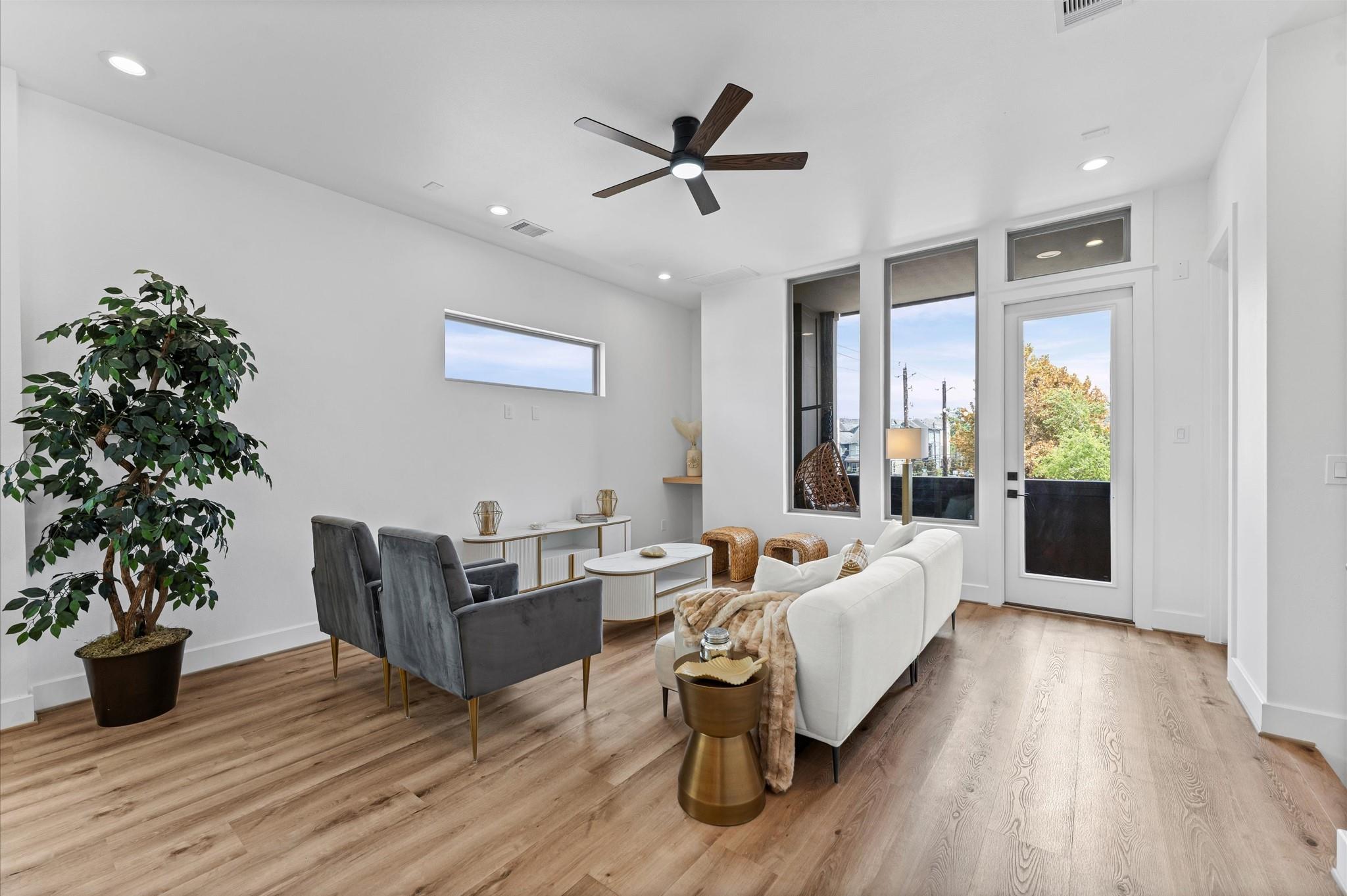 1122 W 17th Street Unit: E