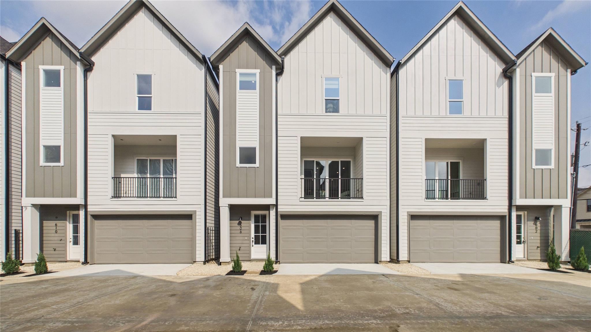 606 Skyland Terrace Way