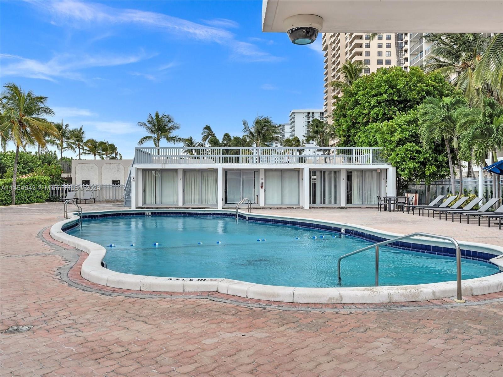 2655 Collins Ave # 706