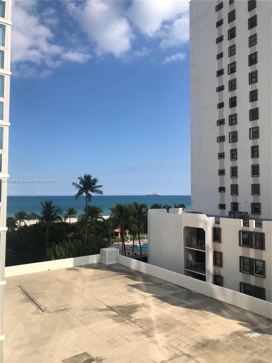 2655 Collins Ave # 706