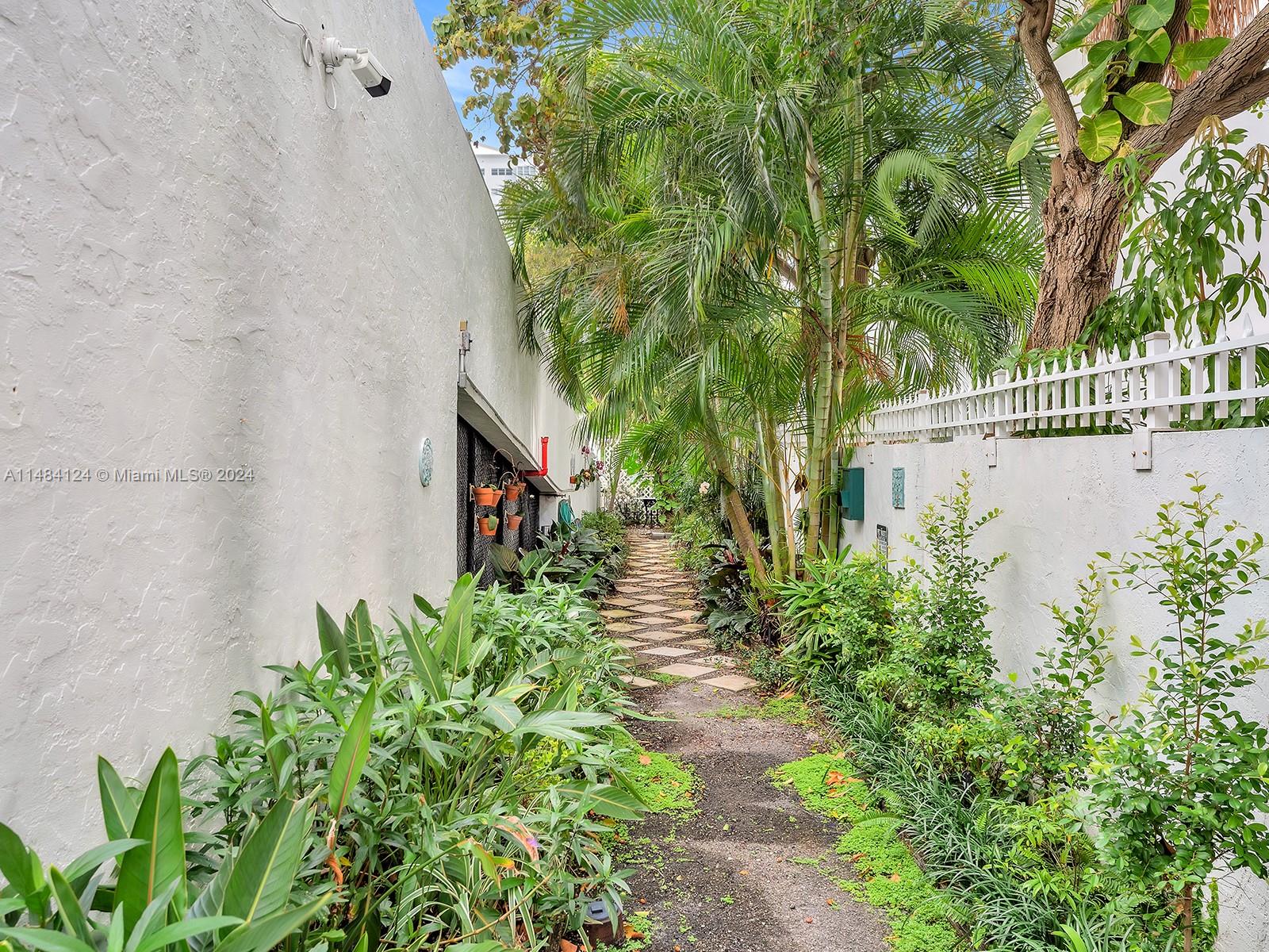 1775 Washington Ave # 9B