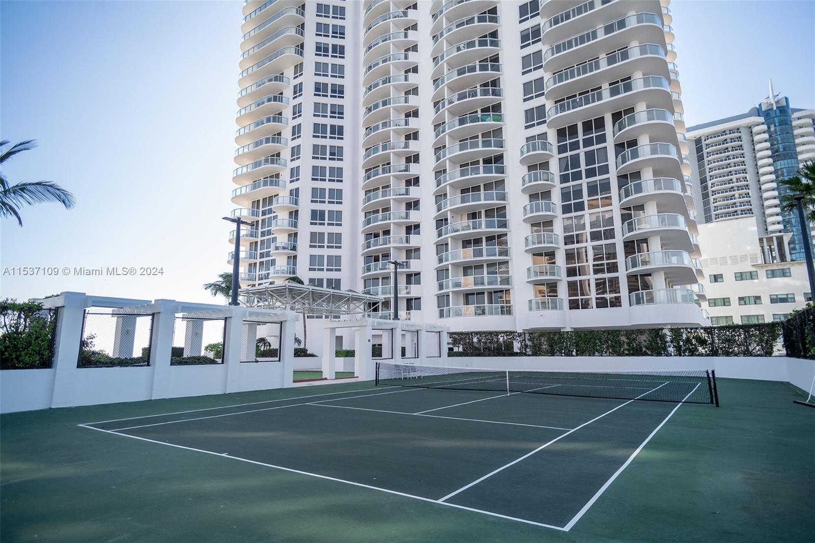 6365 Collins Ave # 2605