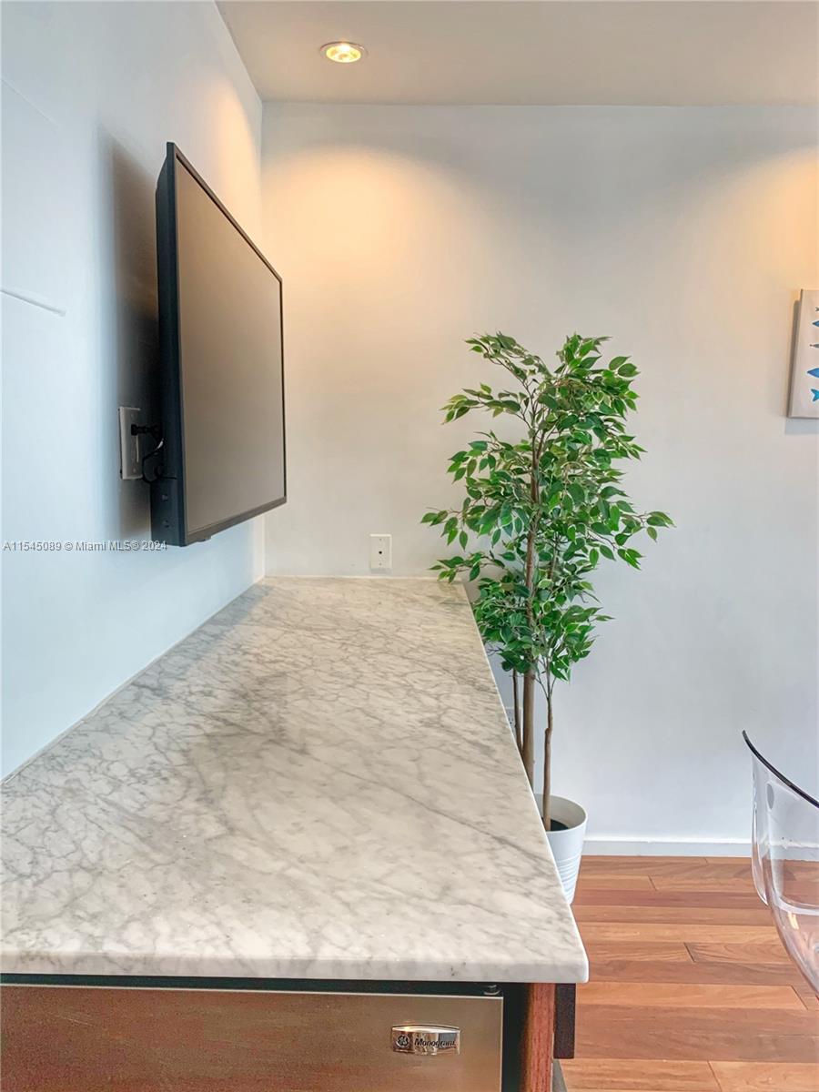 1601 west # 212