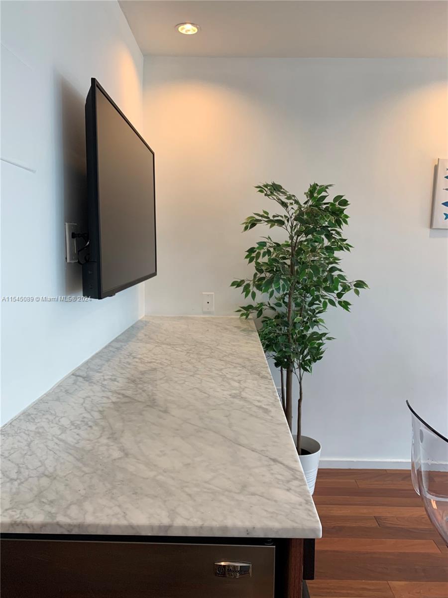 1601 west # 212