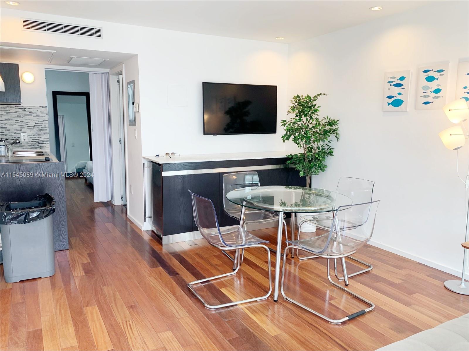 1601 west # 212